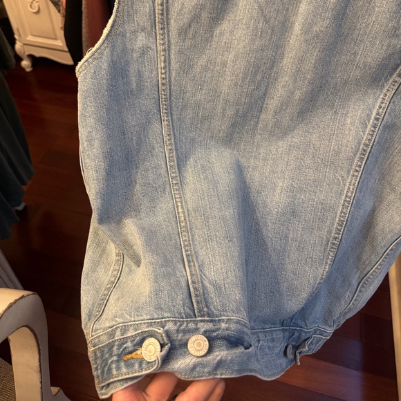 Levi's Classic Light Blue Denim Vest - Picture 9 of 9